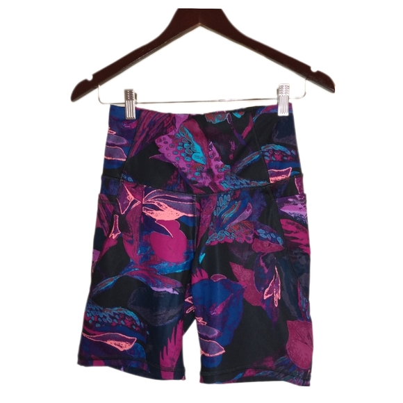 🔴 SALE All in Motion 2 piece set- Sports bra and Biker Shorts - Picture 5 of 7